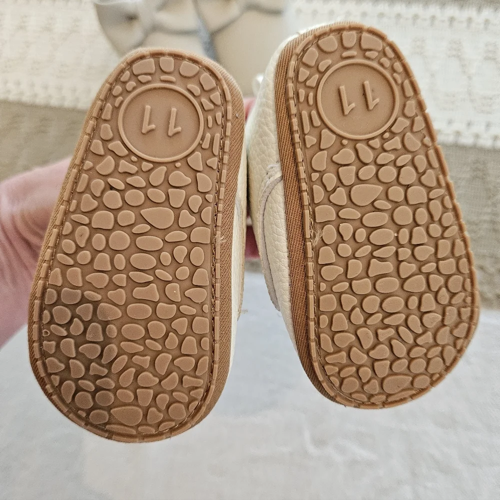 Charming Cream & White Moccasins for Kids Sz 1